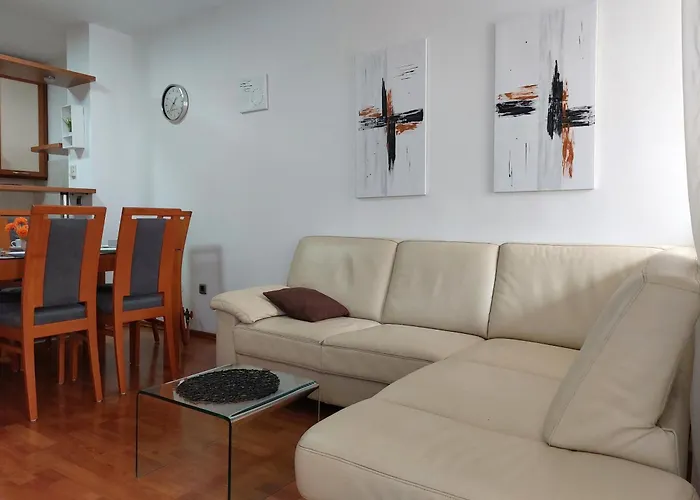 Hestia 3 Bdr Apartment